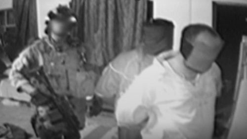 Foști membri ai forțelor speciale britanice rup tăcerea asupra „crimelor de război” comise de colegi în Irak și Afganistan - BBC News