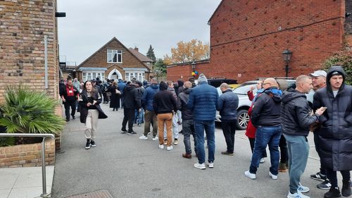 Votanții lui Călin Georgescu din Diaspora “vor să se întoarcă acasă și nu pot din cauza ăstora care conduc România” – ce am reținut din discuțiile cu alegătorii români la Londra