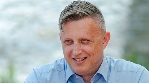 Un europarlamentar Fidesz demisionează după ce, în stare de ebrietate, a lovit o femeie într-un club din Budapesta: „Nu mai am ce căuta în viața publică”