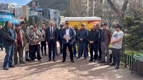 VIDEO Demisii în bloc din AUR Piatra Neamț: Membrii filialei acuză că li s-a impus de la centru candidatul pentru primărie, care a mai trecut prin două partide/ Ce spune șeful partidului extremist