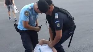 Protestatar brutalizat de jandarmi: ”Fac tot ce pot ca să nu mă trezesc în Rusia sau Turcia”