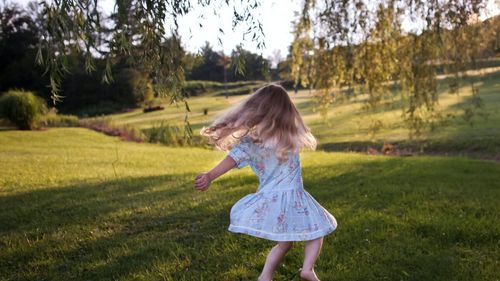 ”Ca oaspeți, ucrainenii ar trebui să învețe limba, pentru integrare. Noi am început” - părinții Lisei, o fetiță de 3 ani din Odesa care va rămâne în Constanța/ Copiii ucraineni, în statisticile României (document)