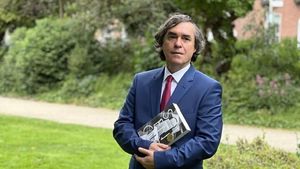 Mircea Cărtărescu: Hai, Moldova, că se poate. Votaţi drumul european