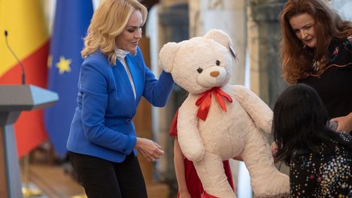 Ministerul condus de Firea primește pentru 2023 un buget de 7 ori mai mare decât în acest an, cea mai mare creștere dintre toate ministerele / Firea este anunțată candidat al PSD la Primăria Capitalei în 2024 / Unde merg banii