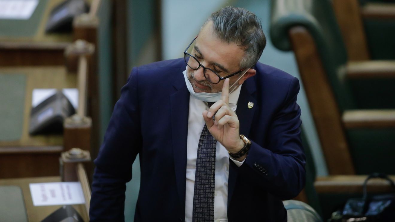 Romașcanu, ironie la adresa lui Geoană care a spus că Ciolacu are de partea lui un partid mare, în timp ce el are „cunoștințele”: Pentru cei care ați deschis FB mai târziu, cunoștințele sunt Vanghelie, Vântu și Costea