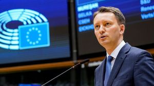 Siegfried Mureşan: Cerem PSD să înceteze şantajul  / Să vină din vacanţă şi să voteze alături de noi, reformele rămase