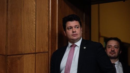 EXCLUSIV Compania de stat Nuclearelectrica: cumuluri uriașe de pensii-salarii, între 40.000 de lei și 117.000 de lei net lunar / Directorul Cosmin Ghiță: venituri de 2,29 milioane lei brut / Există ”ajutor social de pensionare” de 2-3 salarii de bază / Fiul lui Toni Greblă și o fotografă de nunți - printre angajați