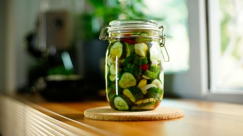 Salicil, vândut drept conservant pentru alimente, retras din magazine, în mai multe judeţe / Substanţa nu este autorizată ca aditiv alimentar