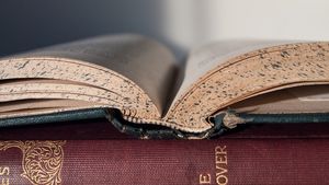 Ministerul schimbă din nou datele olimpiadelor de Matematică, Fizică și Limba rromani, pentru a nu se suprapune cu Paștele Catolic. Singura menținută de sărbătoare: olimpiada la Religie cult Ortodox