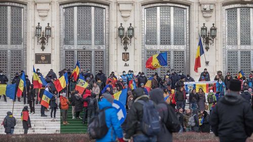 George Simion: Mă întrebau parlamentarii pe unde pot să iasă că erau blocate ieșirile. Le-am zis să spună că nu votează certificatul și le arăt eu după aia pe unde pot să iasă. Păi, vrei să fugi așa, ca șobolanul?
