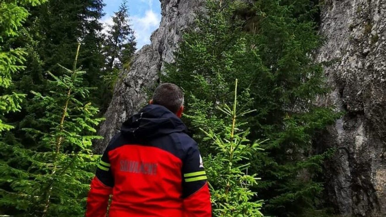 Salvamont România solicită sprijin în cazul unei persoane care a plecat în urmă cu 6 zile, din Piteşti, spunându-le prietenilor ca „pleacă pe munte”