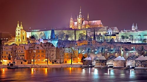 Praga va interzice tururile cu ghid turistic organizate în baruri pe timpul nopţii, în încercarea de a lua măsuri împotriva turiştilor beți și  gălăgioşi