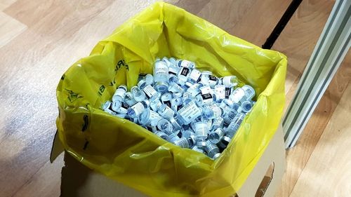 Patru centre de vaccinare din Alba au rămas fără vaccinuri din cauza cererilor mari pentru doza a III-a. Peste 1.100 de doze, administrate într-o singură zi