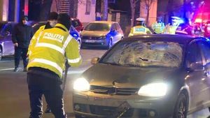 Bărbat lovit în plin de o mașină, pe trecerea de pietoni, pe un bulevard intens circulat din Capitală