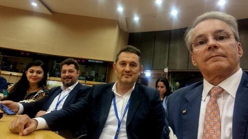 De ce grupul acum mărit de dreapta radicală al lui Meloni modifică echilibrul de forțe în UE / AUR, noul intrat în grupul conservatorilor europeni, complică formarea unei coaliții cu centriștii lui Macron  - presă