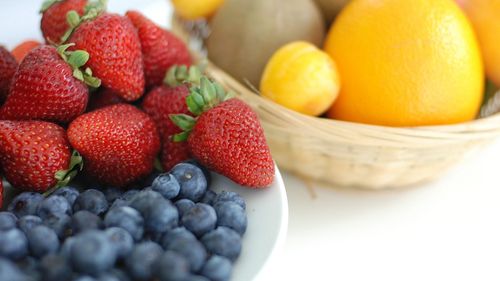 Un neurolog și un neurochirurg recomandă consumul de afine pentru sănătatea creierului / Ce alte opțiuni aveți dacă nu vă plac sau nu aveți acces la aceste fructe de pădure