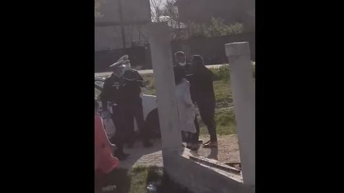 VIDEO Conflict între forțele de ordine și localnici din Bărbulești (Ialomița)