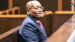 Fostul preşedinte sud - african Jacob Zuma, prima apariție după reluarea procesului de corupţie / Condamnarea sa la închisoare a declanșat un val de violențe și jafuri