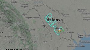 Un avion Airbus A321 a scris pe cerul Moldovei cuvântul ”relax” / O lansare inedită a unui post de radio