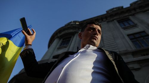 Euronews îi face portretul lui George Simion: Cel care ştampila pe ziduri mesajul "Basarabia e România" a devenit parlamentar şi vrea unirea României cu Moldova/ Simion se compară cu Viktor Orban