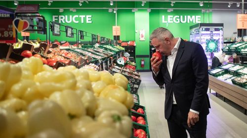 Ciolacu l-a felicitat pe ministrul agriculturii pentru plafonarea adaosului comercial la unele produse și pentru că ar merge zilinic în supermarketuri: Fiecare ministru și demnitar trebuie să facă la fel în magazinele din țară / Sunt prețuri cu 30-40 la sută mai mici la anumite produse