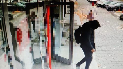 Bani falși: Percheziții în Capitală la persoane suspectate că au introdus în bancomate sute de bancnote false de 500 de euro