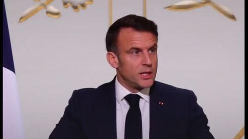 Macron denunţă într-o şedinţă de Guvern „burghezii din centrul oraşelor”, care îi finanţează „uneori” pe traficanţii de droguri / „Nu poţi, pe de o parte, să plângi morţii, iar pe de altă parte să consumi seara după ce te întorci de la muncă”