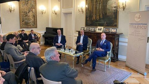 Rareș Bogdan (PNL), la un eveniment al fundației lui Adrian Năstase, fostul premier condamnat de două ori pentru corupție. ”Am fost să vorbesc despre Schengen, pentru a preveni discursul anti-UE”