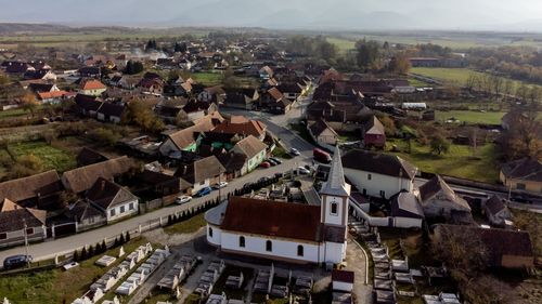 Comuna din Sibiu în care au casă Andreea Esca și Tudor Chirilă, executată silit / Primar: „Sunt multe datorii, am tot cerut păsuiri”/ Sunt restanțe de peste un milion de euro