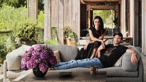 Ashton Kutcher şi Mila Kunis îşi închiriază gratuit vila pe Airbnb / ”Casa noastră de pe plaja din Santa Barbara este raiul nostru de linişte”