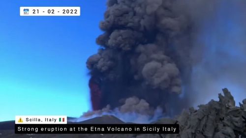 Etna, cel mai înalt vulcan activ din Europa, aruncă cenuşă / Aeroportul din Catania a fost închis