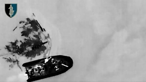 VIDEO Luptătorii Forțelor pentru Operațiuni Speciale din Ucraina au salvat și capturat cinci militari rușii prinși de deversarea barajului Nova Kahovka