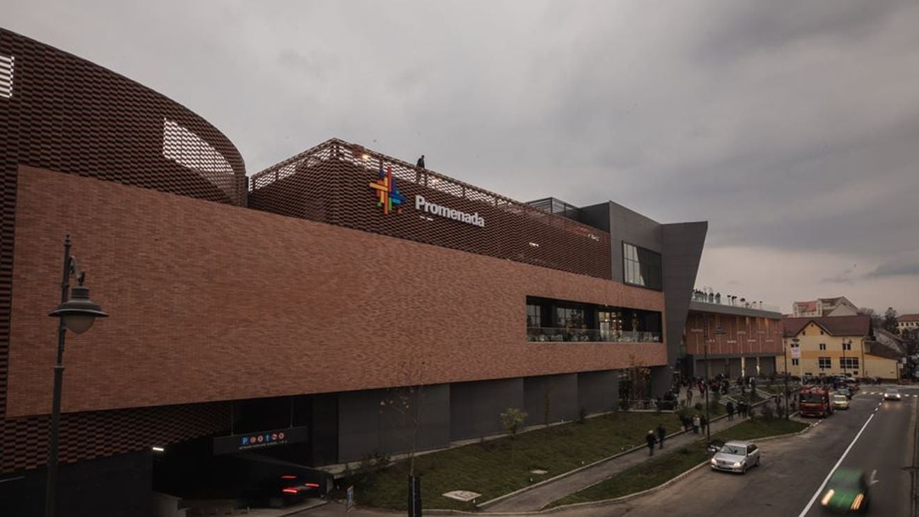 Mall-ul din Sibiu a fost evacuat din cauza unei defecțiuni la sistemul de alarmă care s-a declanșat singur