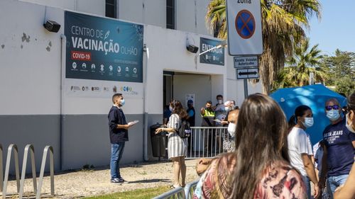 EXCLUSIV Ce a făcut Portugalia, deținătoarea recordului de imunizare împotriva Covid-19, să vaccineze “aproape complet” profesorii și 9 din 10 elevi de 12-17 ani – explicațiile Ministerului Educației din Lisabona