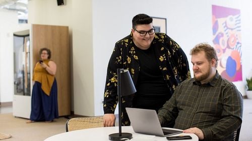 Pandemia a crescut periculos numărul orelor de inactivitate fizică / Ce riscăm dacă petrecem prea mult timp așezați pe canapea, pe scaunul de la birou sau în mașină