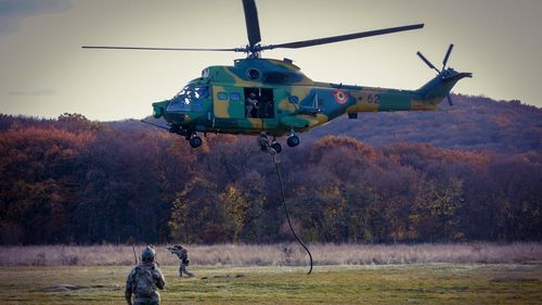 Exerciții militare ale armatei române, la granița cu Ucraina / ”Este vorba de un exercițiu de rutină”