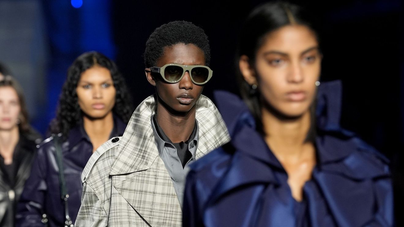 Cu ce defilează Burberry la London Fashion Week: colecția de toamnă-iarnă