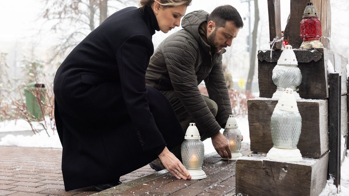 VIDEO Volodimir Zelenski: ”Olena a propus ca Regatul Unit să preia iniţiativa în crearea unui tribunal special pentru a judeca crimele Rusiei/ Trebuie să repunem drapelul ucrainean în toate oraşele şi comunităţile din Ucraina”