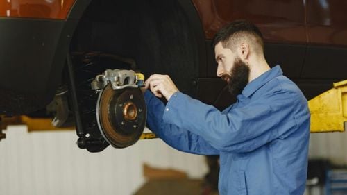 Particulele emise de frâne pot fi mai periculoase decât gazele de eșapament