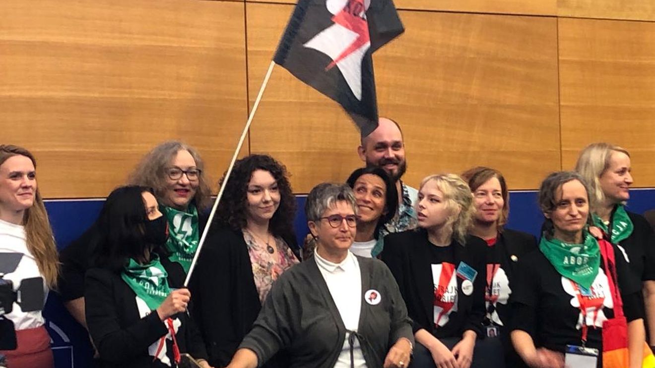 Polonia: Activistă judecată pentru că a ajutat la un avort. Ea riscă trei ani de închisoare