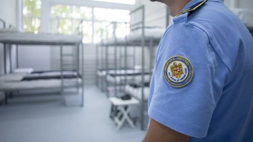 SURSE Polițiștii din penitenciare nu vor mai supraveghea deținuții începând de marți din cauza ordonanței de austeritate ”trenuleț” / Nu vor mai face transferuri la instanțe și nu vor mai monitoriza vizitele deținuților