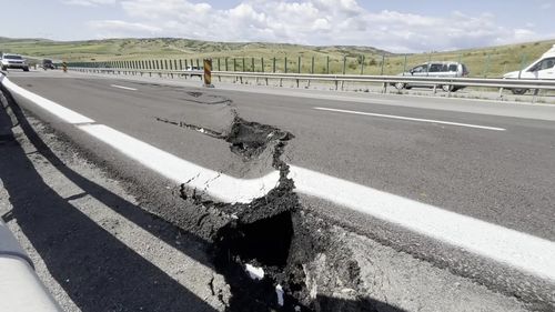 Soluția CNAIR pentru remedierea surpării de pe Autostrada A10 Sebeș – Turda: Constructorul și-a asumat lucrările de remediere și suportarea costurilor