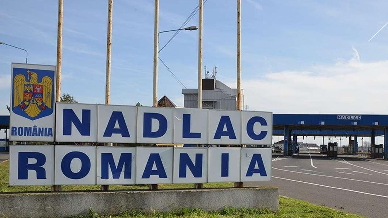 Cozi de zeci de minute pentru TIR-urile care vor să intre în Ungaria