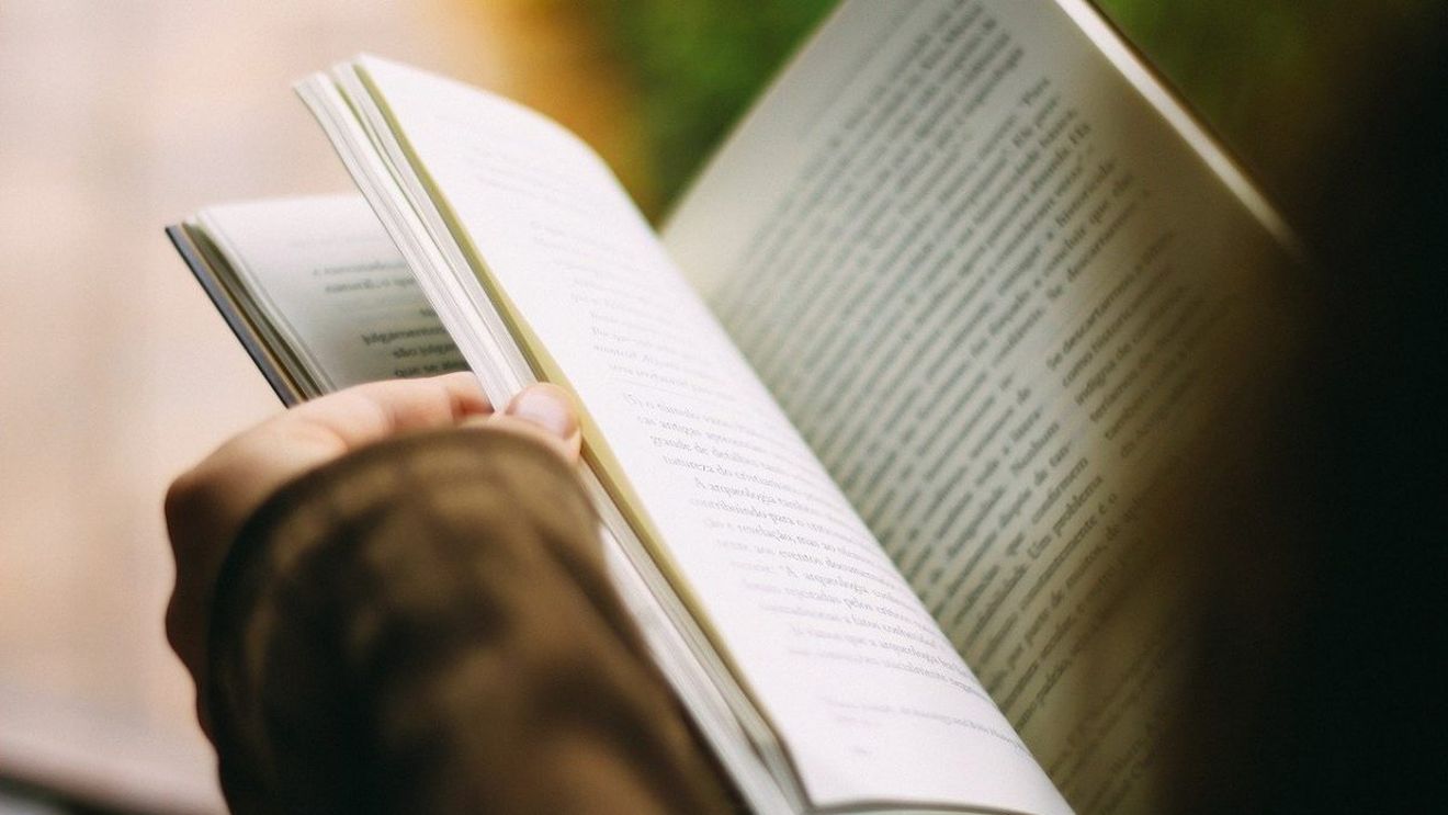 Cea mai citită carte din Marea Britanie este scrisă de un autor bulgar / ”Diavolul, îl cunosc” este al doilea volum al său care apare în topul celor mai vândute cârți, după ”Dacă-l întâlneşti pe Buddha ucide-l”