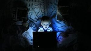 ”Copiii sunt bine”, dar cum îi învățăm să se ferească de dezinformare în era inteligenței artificiale? De la ratonul Pedro la fake-news politic, în Conferința de educație media a Centrului pentru Jurnalism Independent