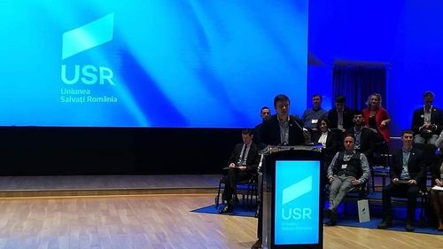 SURSE Un grup din USR pregătește a treia cale, o candidatură alternativă la Dan Barna și Dacian Cioloș