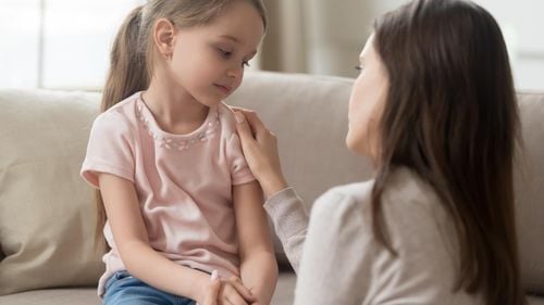 Copilul este anxios din cauza întoarcerii la școală, după vacanța de vară? Șapte sfaturi de la specialiști în psihologie