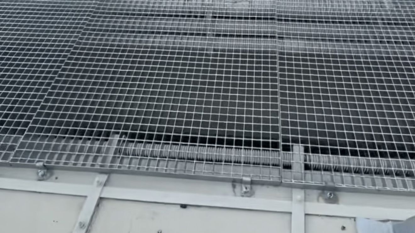 Tigveni – Curtea de Argeș e primul tronson de autostradă unde se montează grilaj între sensuri, în zona podurilor / În 2023 un bărbat a căzut în gol, 20 de metri, pe tronsonul Sibiu – Boița / ”Între timp s-a modificat normativul”