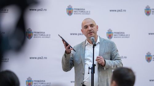 Radu Mihaiu, primarul Sectorului 2: "Autodenunţ: şi eu am spor de 25% pentru fonduri europene la indemnizaţie. Când am ajuns primar, am întrebat dacă pot renunţa la acest spor. Şi mi s-a spus clar că nu se poate."