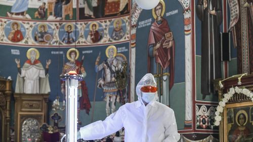 Biserica Ortodoxă: Nimeni onest nu poate impune anularea sau transferarea în online a slujbelor de Crăciun / Cei care nu respectă regulile sanitare cu ostentație se compromit moral